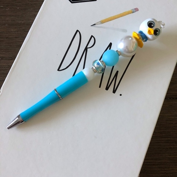 Disney Doorables: Mickey Mouse & Friends: Dewey Duck handmade beaded pen - Picture 3 of 3